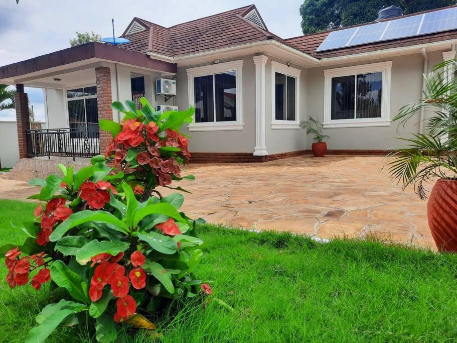 Ellyz Home Stay Moshi Ngoại thất bức ảnh