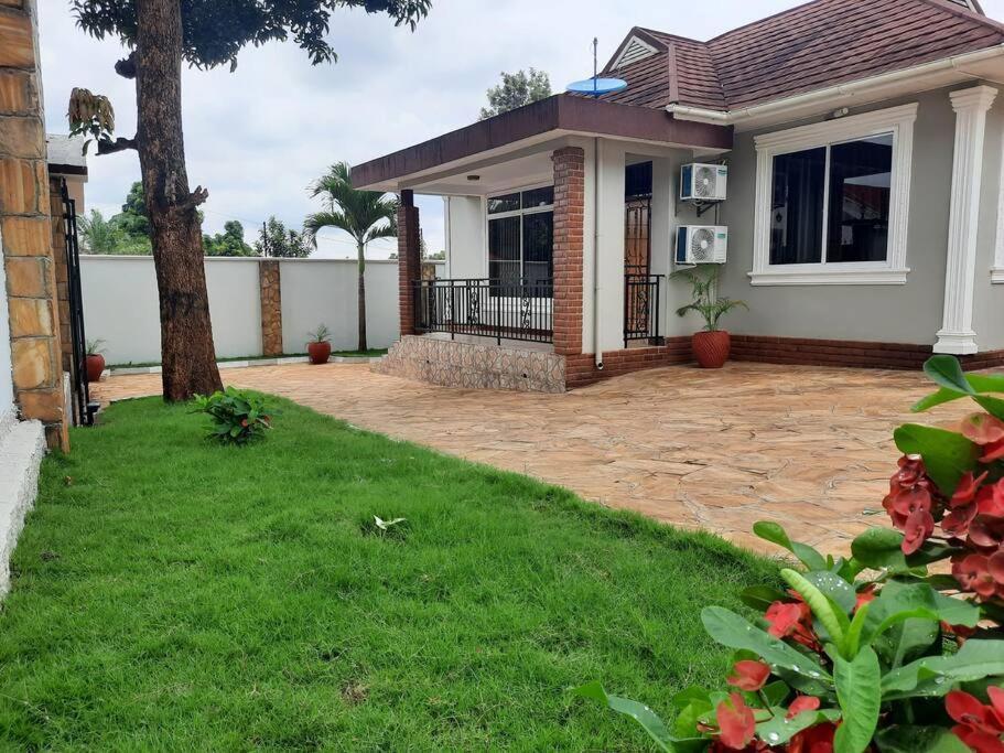 Ellyz Home Stay Moshi Ngoại thất bức ảnh